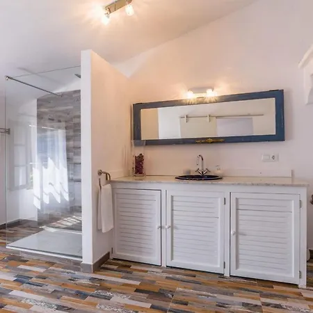 Garrovar Beautiful House For 6 People Located In Heart Of Old Town Pollenca