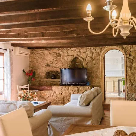 Garrovar Beautiful House For 6 People Located In Heart Of Old Town * Pollenca