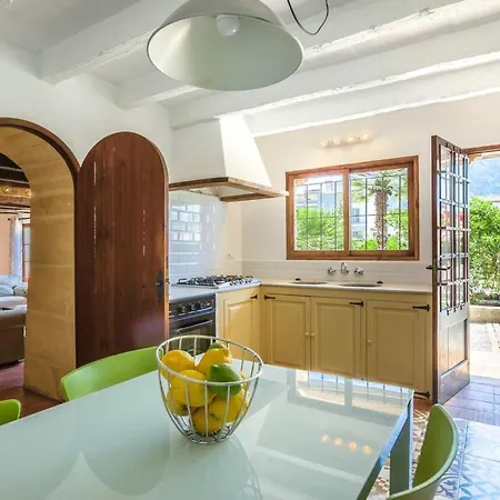 Garrovar Beautiful House For 6 People Located In Heart Of Old Town Villa